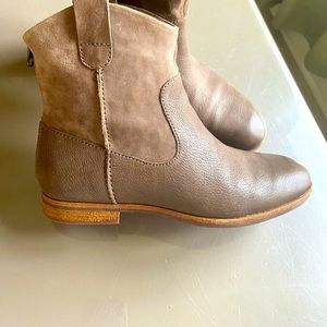 Only wear once  excellent conditions !